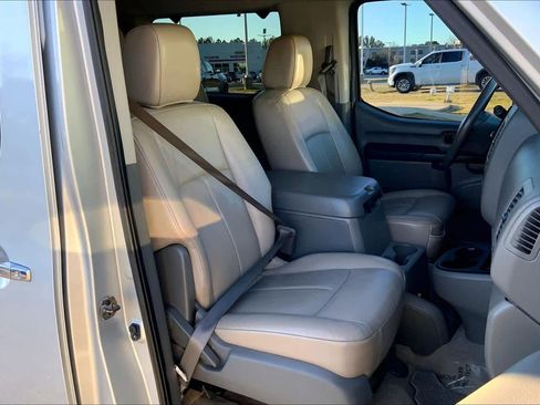 Used 2016 Nissan NV 3500 SL image 8