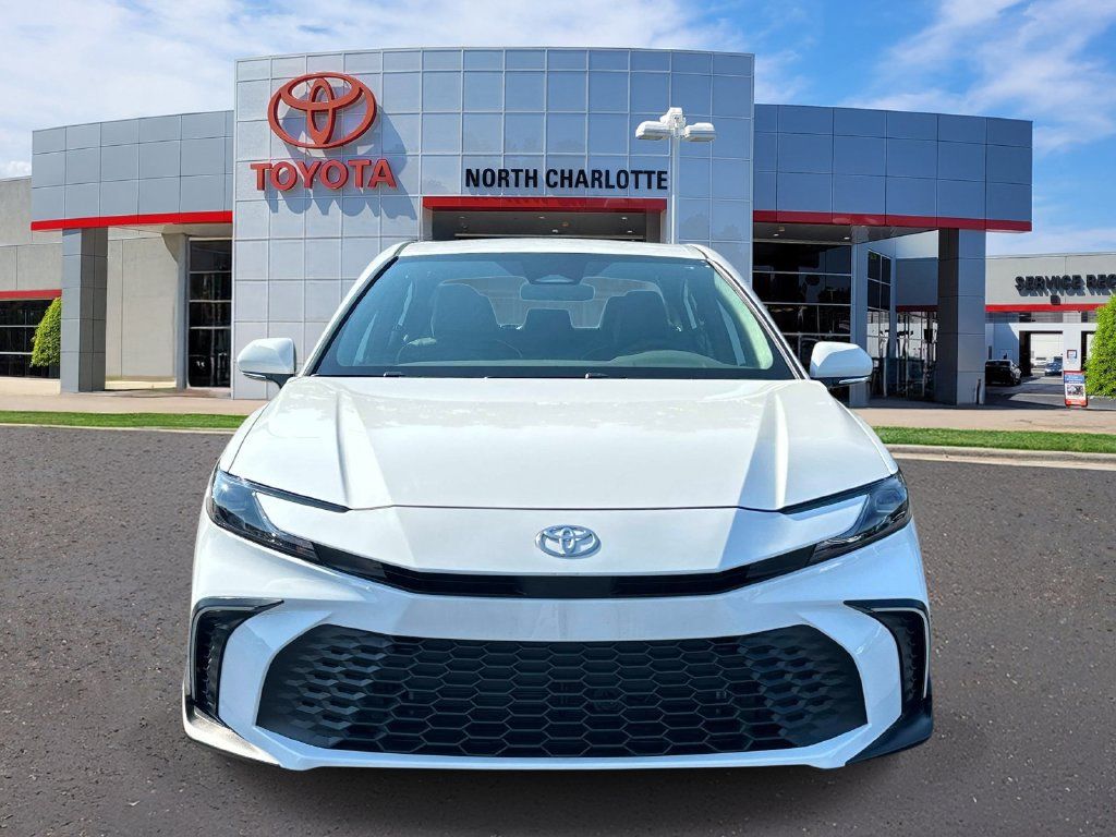 Used 2026 Toyota Camry SE FWD image 3