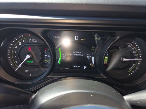 Used 2025 Jeep Wrangler Unlimited Sahara w/ Safety Group AWD/4WD image 16