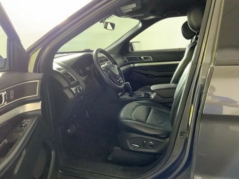 Used 2017 Ford Explorer XLT w/ Equipment Group 202A FWD image 13