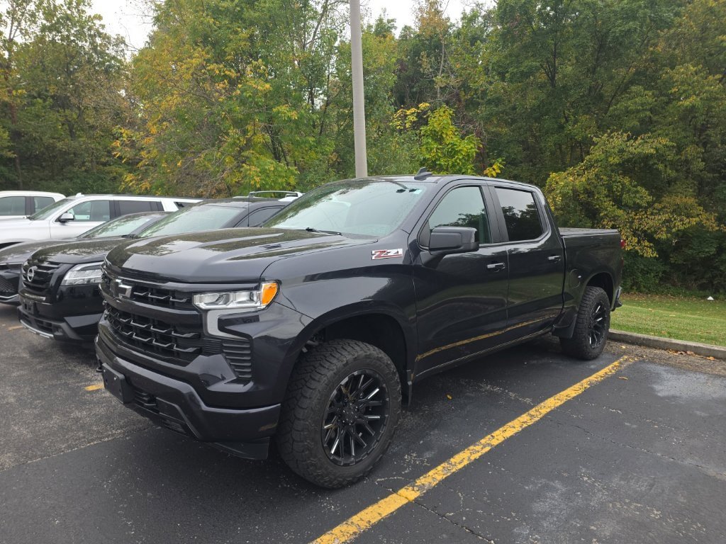 Used 2024 Chevrolet Silverado 1500 RST w/ Z71 Off-Road Package AWD/4WD image 1