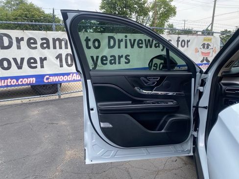 Used 2025 Lincoln Corsair Reserve AWD/4WD image 12