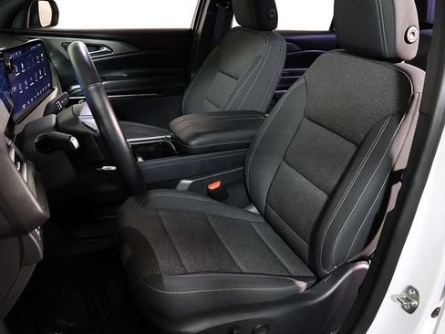 Used 2024 Chevrolet Traverse LT FWD image 4