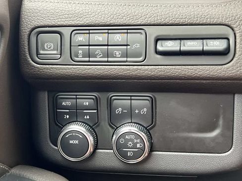 Used 2022 GMC Yukon Denali AWD/4WD image 26