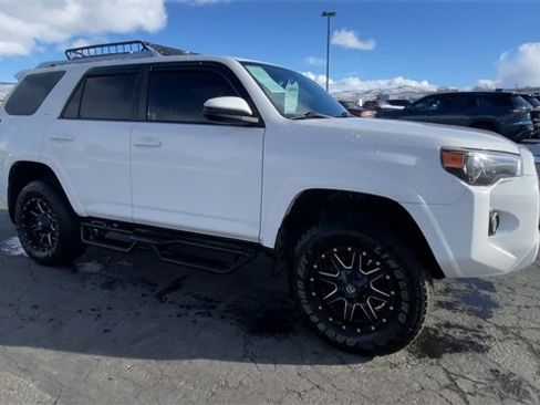 Used 2016 Toyota 4Runner SR5 image 2