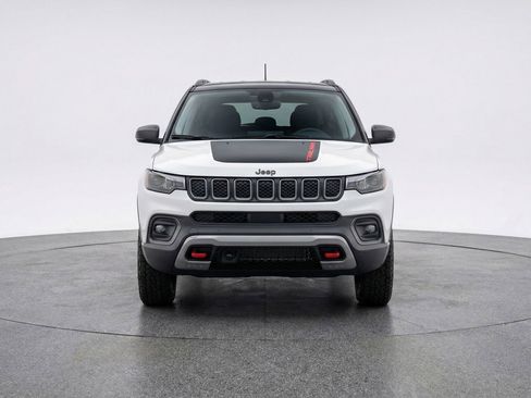 Used 2025 Jeep Compass Trailhawk image 2