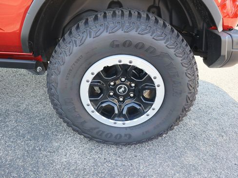 New 2023 Ford Bronco Badlands w/ Sasquatch Package image 17