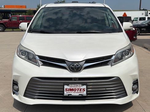 Used 2020 Toyota Sienna Limited Premium AWD/4WD image 3
