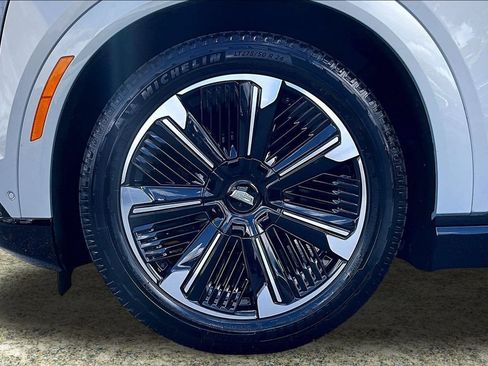 Certified 2025 Cadillac Escalade IQ Sport 2 AWD/4WD image 33