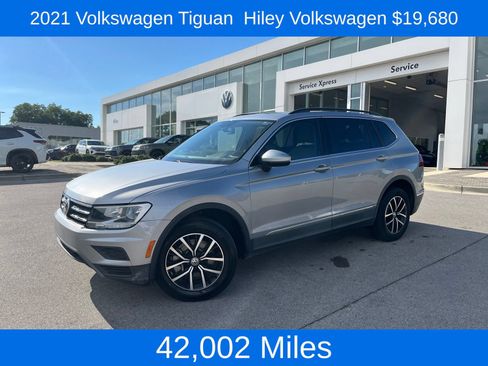 Used 2021 Volkswagen Tiguan SE w/ Panoramic Sunroof Package FWD image 1