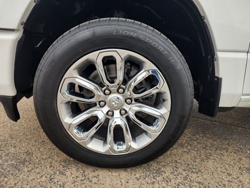 Used 2023 RAM 1500 Laramie AWD/4WD image 10