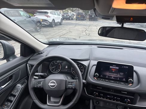 Used 2025 Nissan Rogue SV AWD/4WD image 36