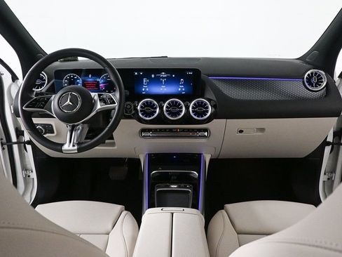 Used 2025 Mercedes-Benz GLA 250 image 17
