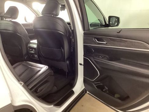 Used 2023 Jeep Grand Cherokee L Limited w/ Luxury Tech Group II AWD/4WD image 24