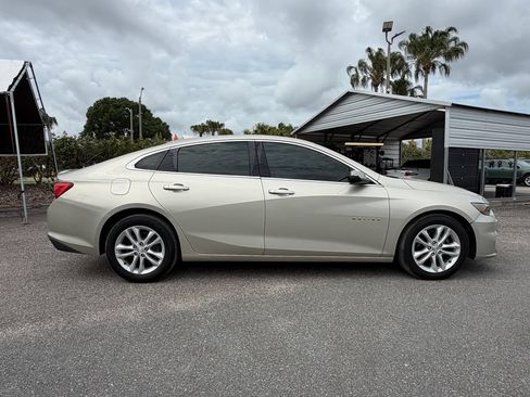 Used 2016 Chevrolet Malibu LT w/ Leather Package FWD image 4