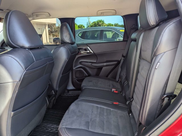 Used 2023 Mitsubishi Outlander SE FWD image 14