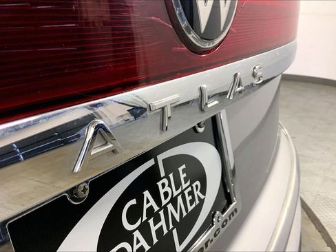 Used 2025 Volkswagen Atlas Cross Sport SE image 8