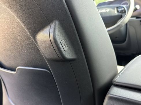 New 2026 Kia Niro Wind FWD image 18