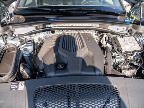 New 2026 Porsche Macan AWD/4WD image 28