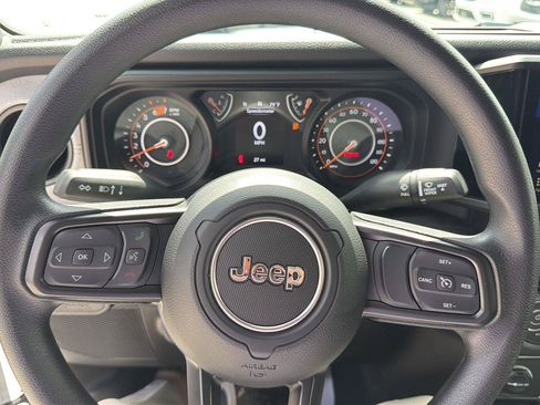 Used 2026 Jeep Wrangler Sport AWD/4WD image 37