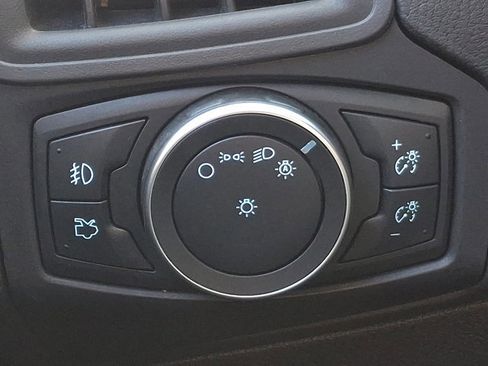 Used 2018 Ford Focus SE w/ SE Appearance Package image 24