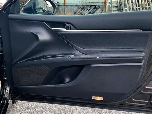 Used 2018 Toyota Camry XLE image 22