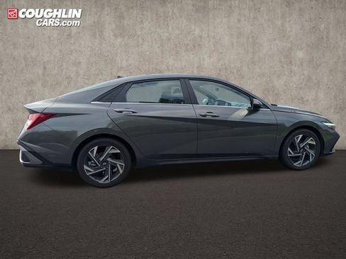 Certified 2025 Hyundai Elantra SEL FWD image 8