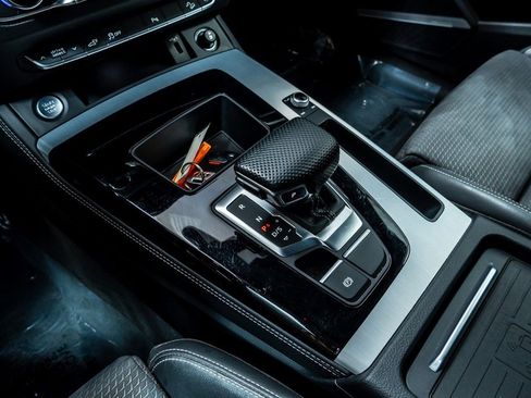 Used 2021 Audi Q5 e Premium Plus w/ Premium Plus Package image 19