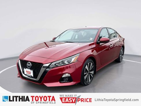 Used 2020 Nissan Altima 2.5 SV image 1