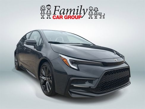 Used 2025 Toyota Corolla SE image 2