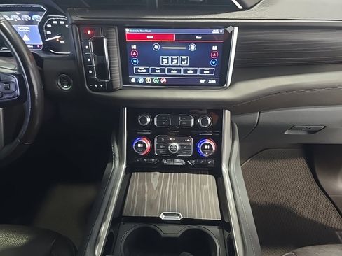 Used 2021 GMC Yukon Denali w/ Denali Premium Package image 30