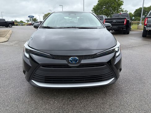 Used 2024 Toyota Corolla XLE FWD image 2