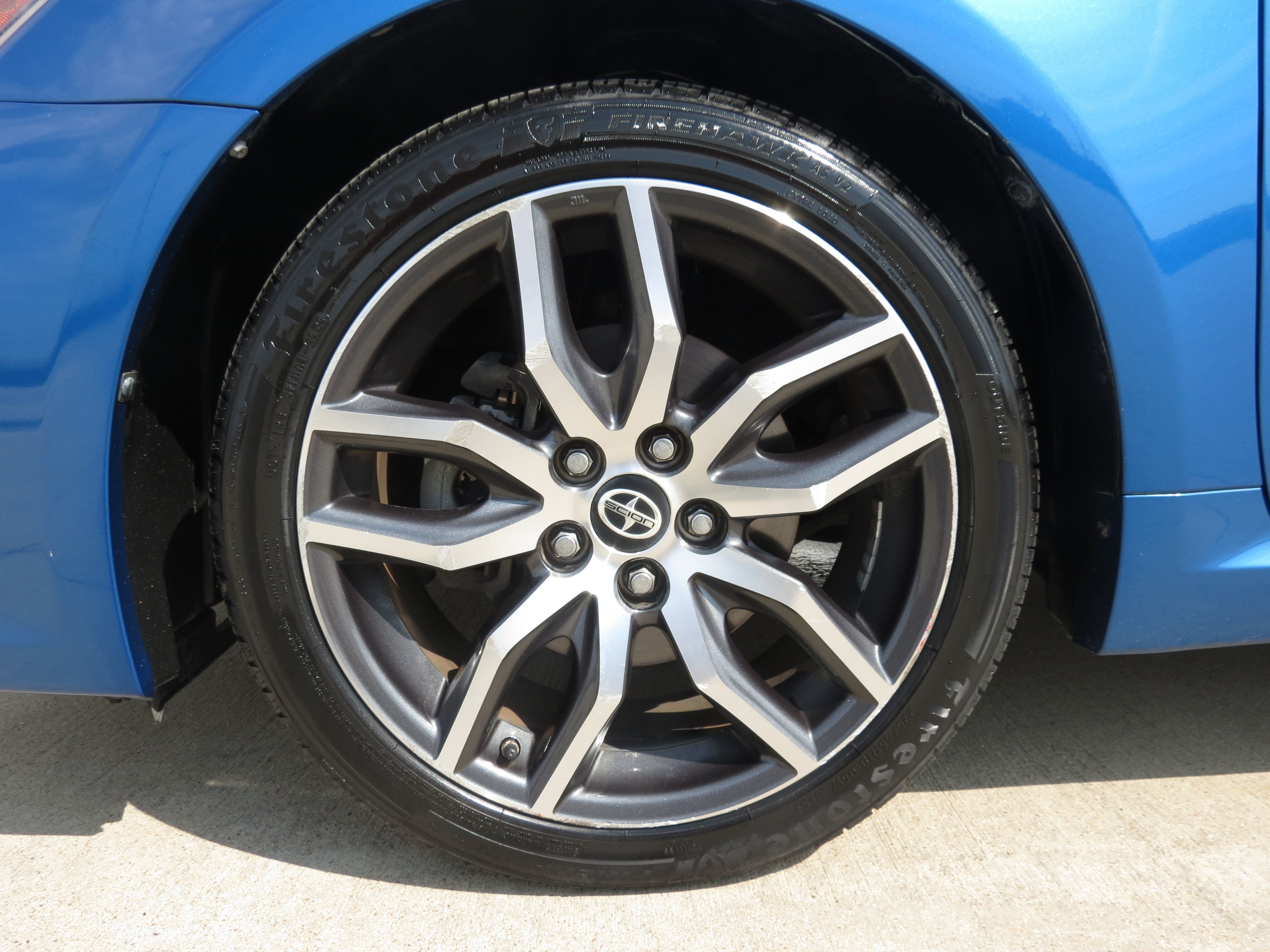 Used 2015 Scion tC FWD image 9