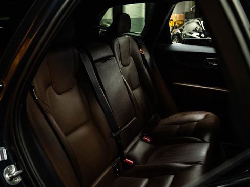 Used 2022 Volvo XC60 T8 Inscription image 12