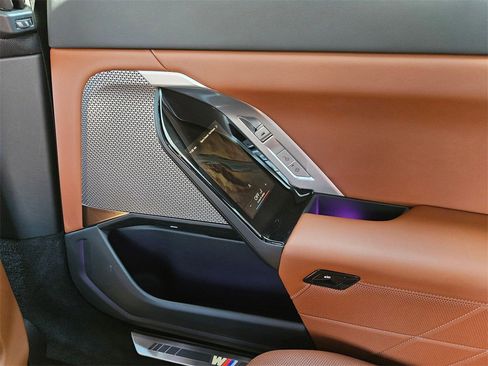 Used 2024 BMW i7 xDrive60 image 22