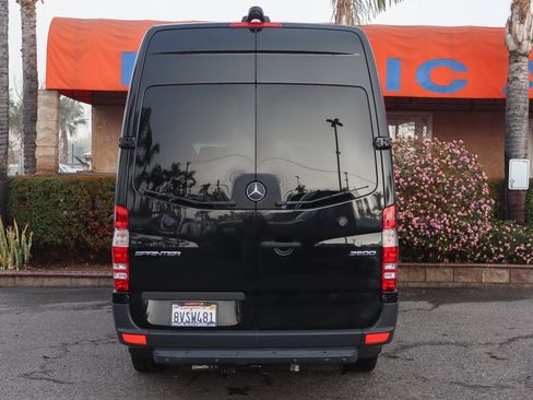 Used 2018 Mercedes-Benz Sprinter 2500 image 8