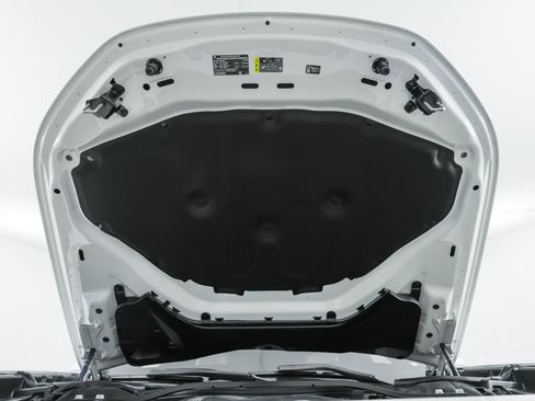 Used 2023 BMW 740i w/ Parking Assistance Package image 96