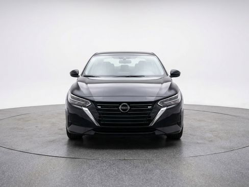 Used 2025 Nissan Sentra SV image 2