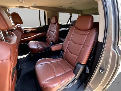 Used 2019 Cadillac Escalade ESV Luxury AWD/4WD image 20