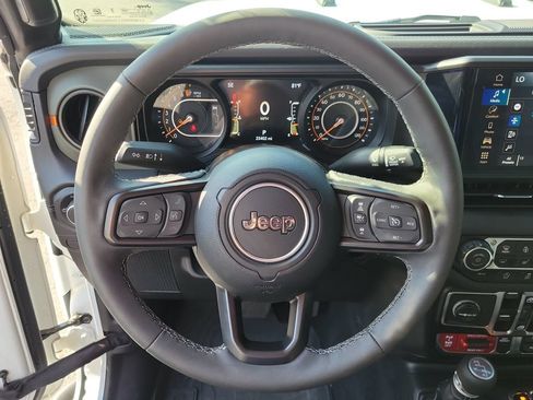 Used 2025 Jeep Gladiator Mojave w/ Convenience Group AWD/4WD image 25