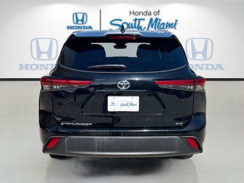 Used 2022 Toyota Highlander XLE image 6