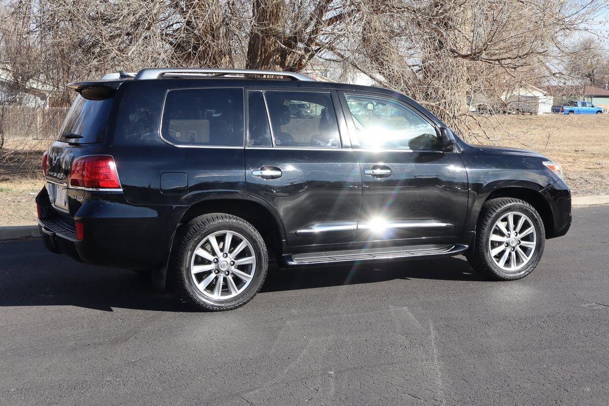 Used 2011 Lexus LX 570 4WD w/ Luxury Pkg image 4