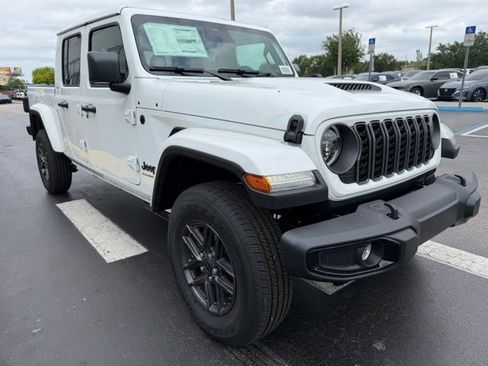 New 2026 Jeep Gladiator Sport AWD/4WD image 3
