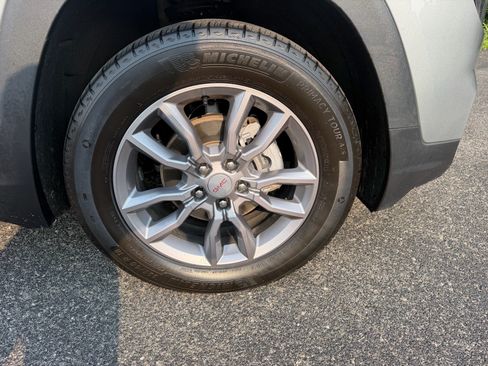Used 2024 GMC Terrain SLT AWD/4WD image 21