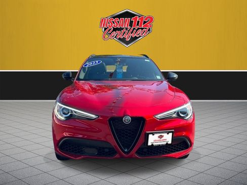 Used 2023 Alfa Romeo Stelvio Veloce AWD/4WD image 2
