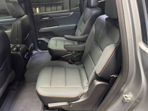 Used 2024 GMC Acadia AT4 w/ Luxury Package image 10