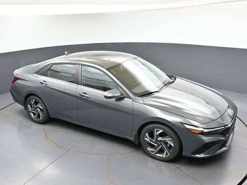 Used 2026 Hyundai Elantra Limited FWD image 42