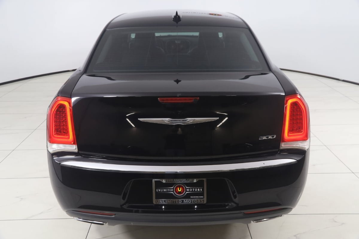 Used 2015 Chrysler 300 Limited RWD image 39