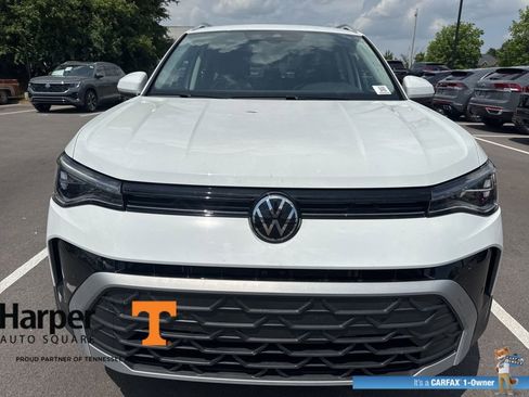 Used 2025 Volkswagen Taos SE w/ Panoramic Sunroof Package AWD/4WD image 8