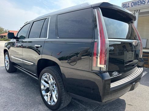 Used 2018 Cadillac Escalade Premium Luxury AWD/4WD image 3